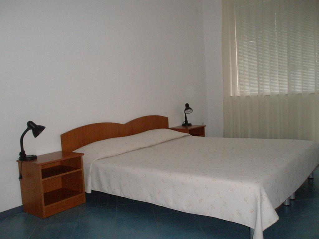 Family Hotel Maritime Ahtopol Phòng bức ảnh
